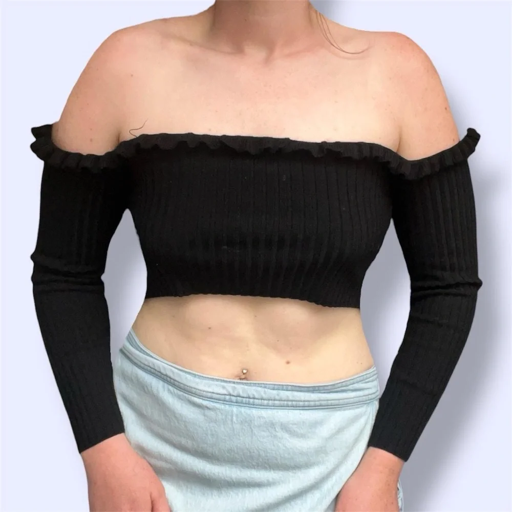Reformation black off the shoulder Anna Cropped Top 🖤